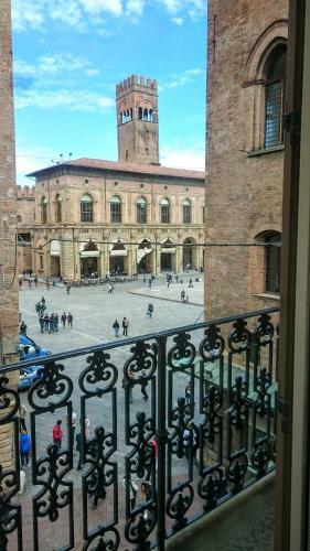 Hostal Casa Isolani, Piazza Maggiore