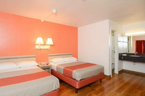 Motel 6 Leominster