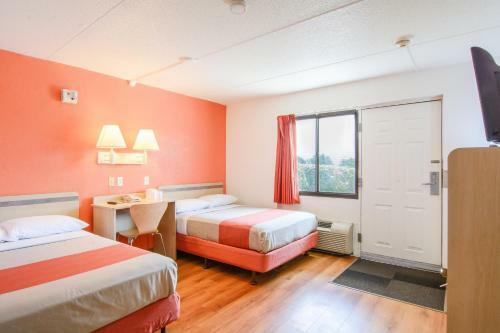 Motel 6 Leominster