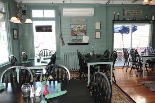 Posada Drydock Cafe & Inn