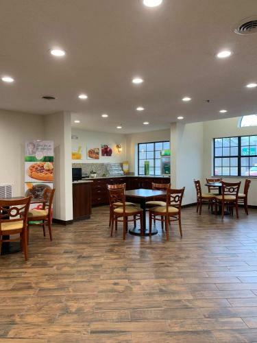Hotel Brookshire Inn And Suites