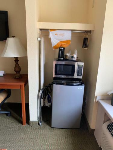 Hotel Brookshire Inn And Suites