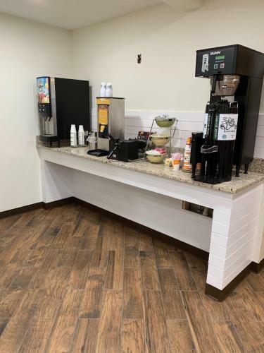 Hotel Brookshire Inn And Suites