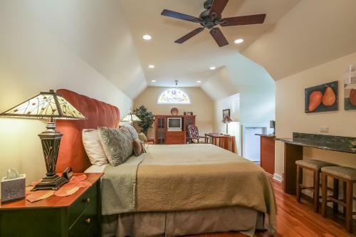 Harvey House Bed & Breakfast