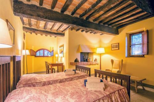 Capannoli Villa Sleeps 8 Pool Wifi