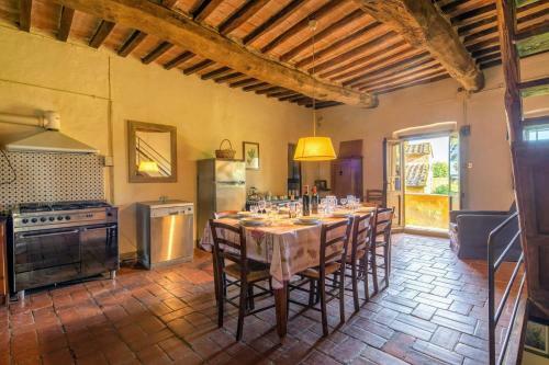 Capannoli Villa Sleeps 8 Pool Wifi