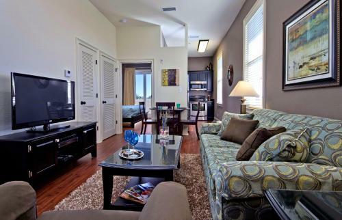 Hotel 30a Suites