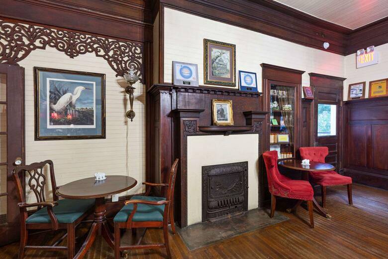 Bed & Breakfast Coombs Inn And Suites