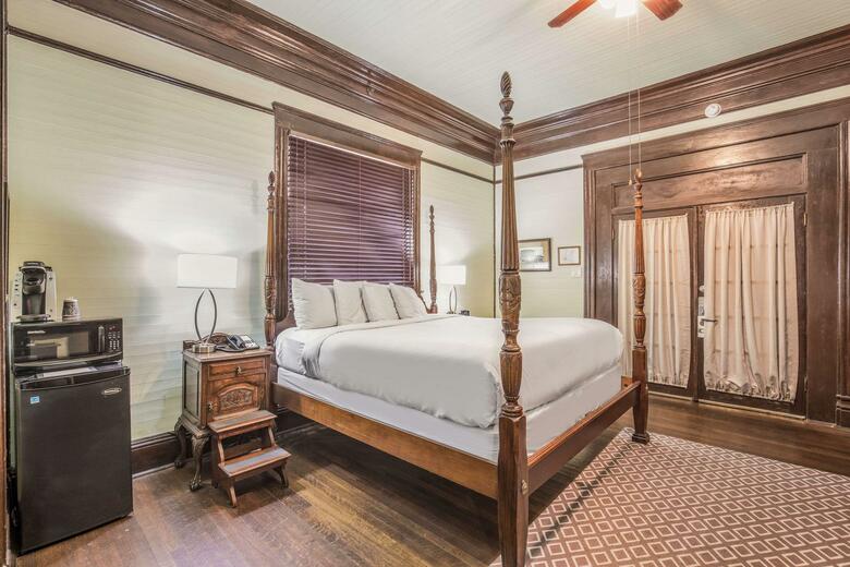 Bed & Breakfast Coombs Inn And Suites