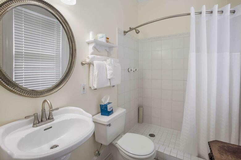 Bed & Breakfast Coombs Inn And Suites