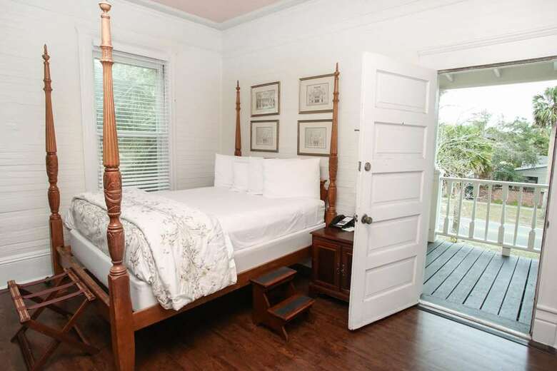 Bed & Breakfast Coombs Inn And Suites