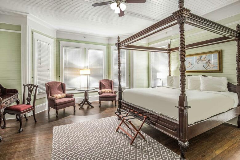 Bed & Breakfast Coombs Inn And Suites