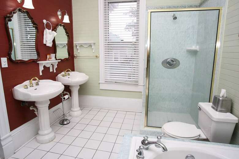 Bed & Breakfast Coombs Inn And Suites