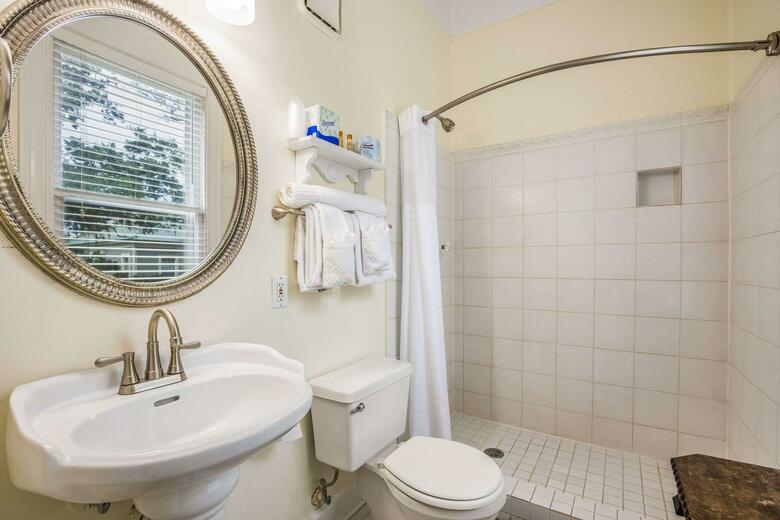 Bed & Breakfast Coombs Inn And Suites