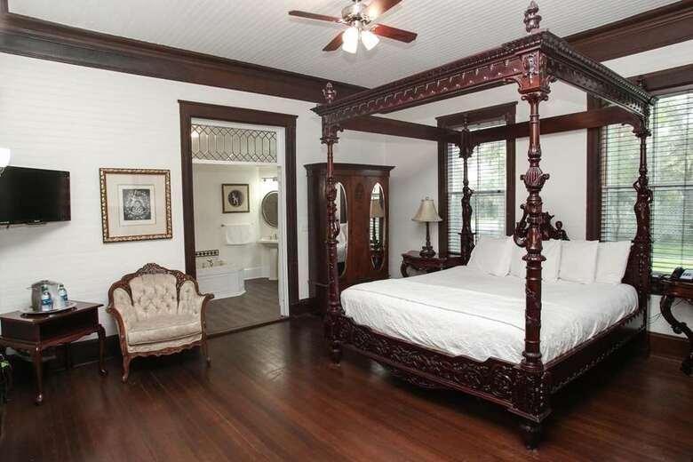 Bed & Breakfast Coombs Inn And Suites