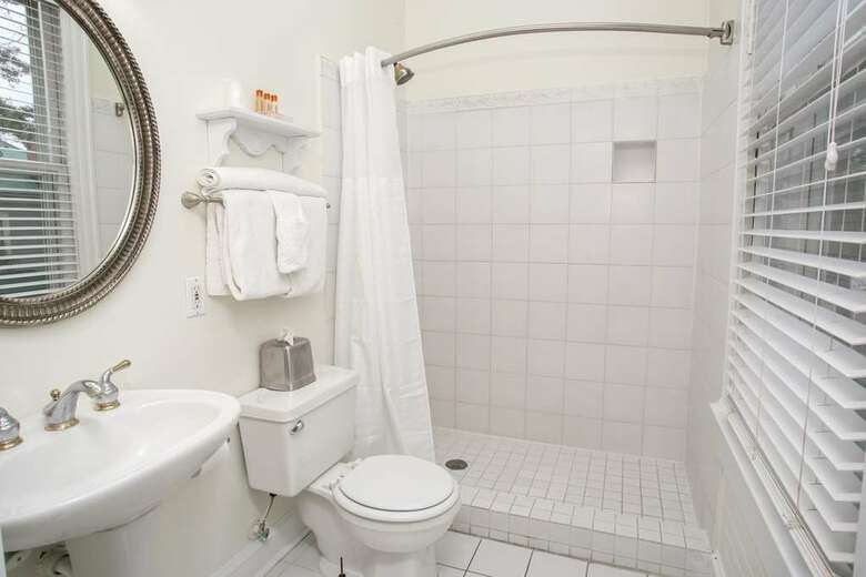 Bed & Breakfast Coombs Inn And Suites