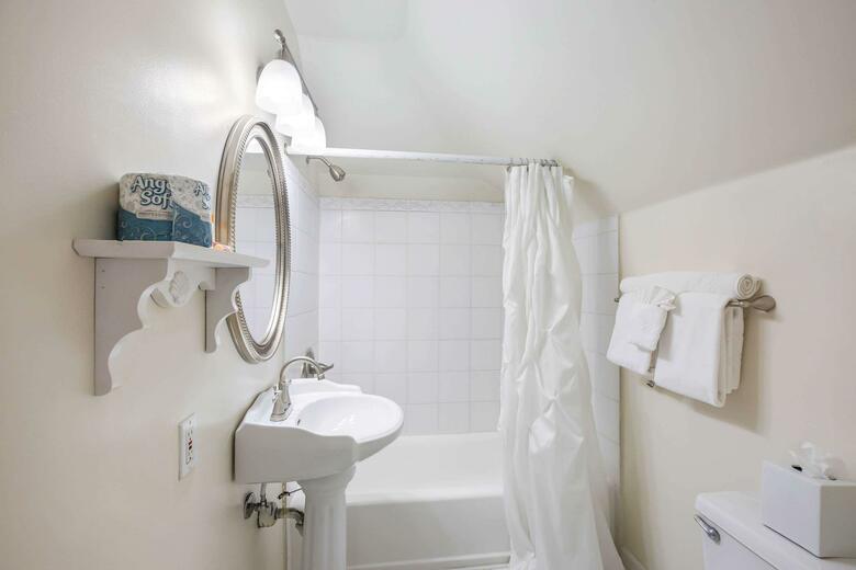 Bed & Breakfast Coombs Inn And Suites