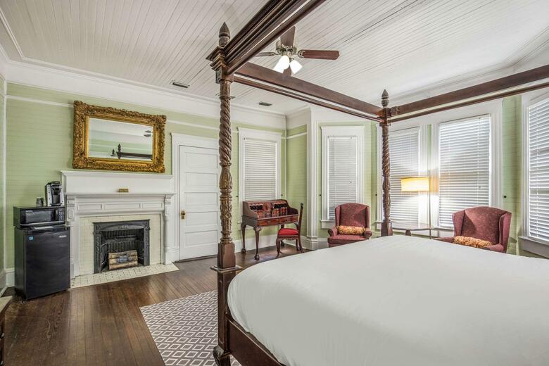 Bed & Breakfast Coombs Inn And Suites