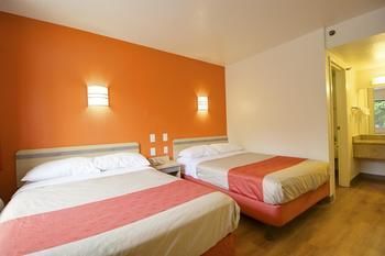 Motel 6 Lantana