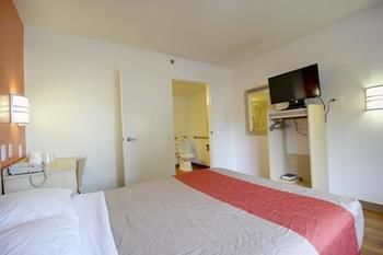 Motel 6 Lantana