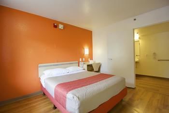Motel 6 Lantana