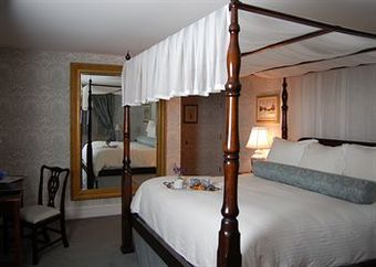 Posada Simsbury 1820 House