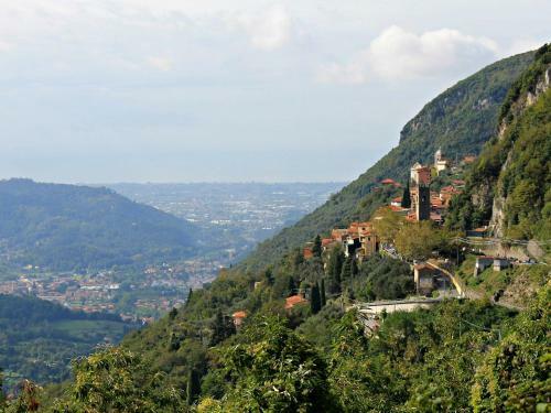Dreamy Holiday Home In Casoli With Garden