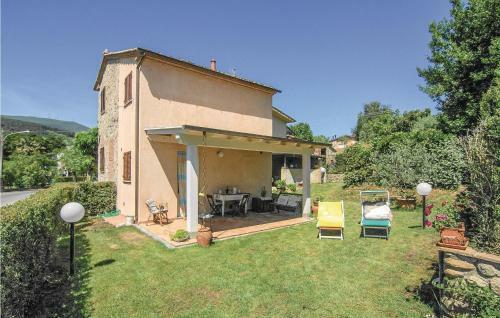 Two-bedroom Holiday Home In Castelvecchio Di Comp.