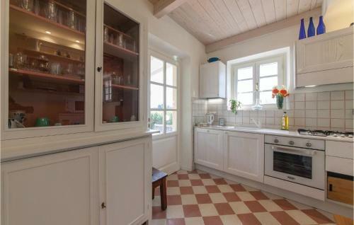Two-bedroom Holiday Home In Castelvecchio Di Comp.
