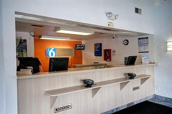 Motel 6 Charleston West - Cross Lanes