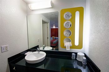 Motel 6 Charleston West - Cross Lanes