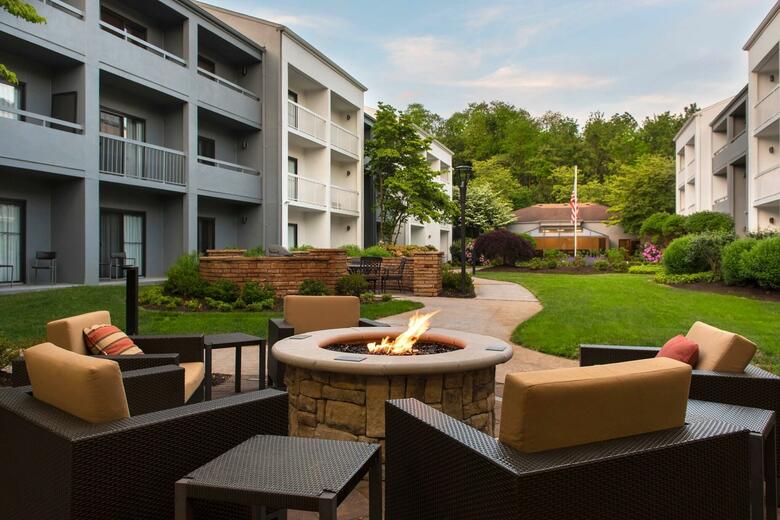 Hotel Courtyard Lincroft Red Bank