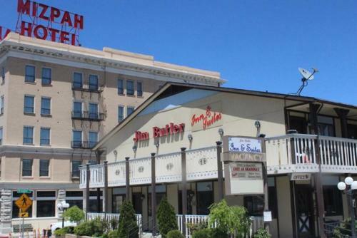 Posada Jim Butler Inn & Suites