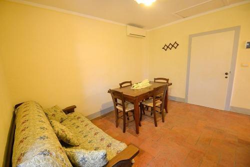 Camucia-monsigliolo Villa Sleeps 9 Pool Air Con