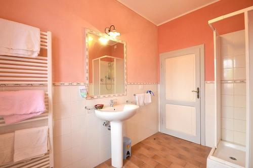 Camucia-monsigliolo Villa Sleeps 9 Pool Air Con