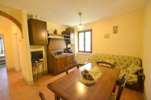 Camucia-monsigliolo Villa Sleeps 9 Pool Air Con