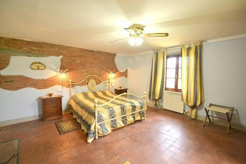 Camucia-monsigliolo Villa Sleeps 9 Pool Air Con