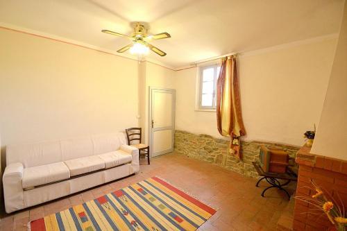 Camucia-monsigliolo Villa Sleeps 9 Pool Air Con