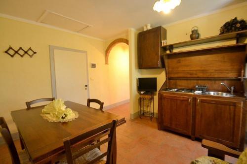 Camucia-monsigliolo Villa Sleeps 9 Pool Air Con