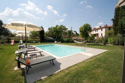 Camucia-monsigliolo Villa Sleeps 9 Pool Air Con