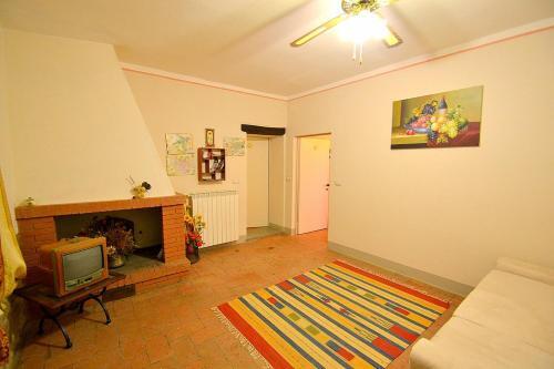 Camucia-monsigliolo Villa Sleeps 9 Pool Air Con