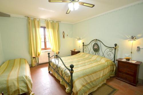 Camucia-monsigliolo Villa Sleeps 9 Pool Air Con