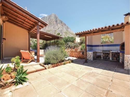 Four-bedroom Holiday Home In Custonaci
