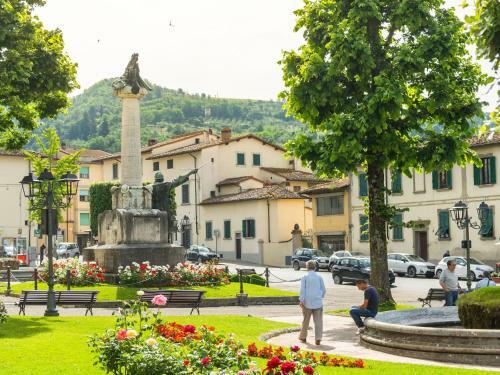 Spectacular Holiday Home In Dicomano With Swimming Pool