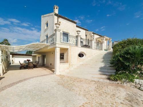 Donnalucata Villa Sleeps 8 Pool Wifi