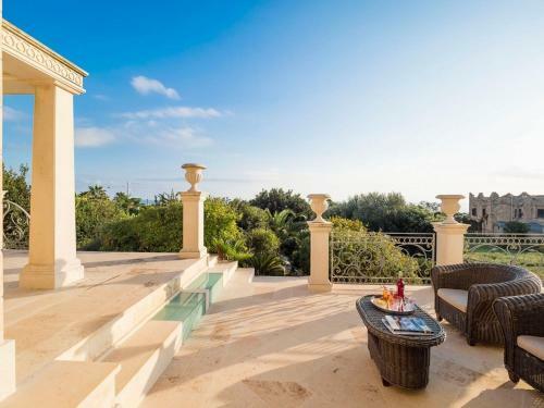 Donnalucata Villa Sleeps 8 Pool Wifi