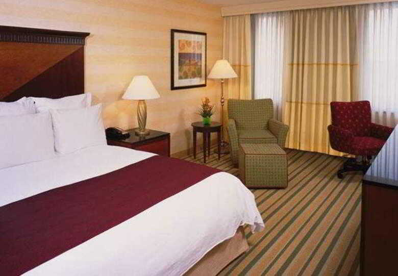 Hotel Renaissance Chicago Northshore