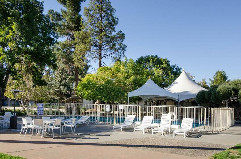 Hotel Los Gatos Lodge