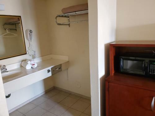 Eunice Plaza Motel