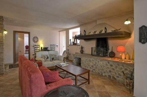 Fabro Villa Sleeps 10 Pool Wifi